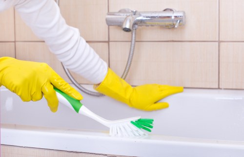 Kitchen and bathroom move-in cleaning in a Harringay property